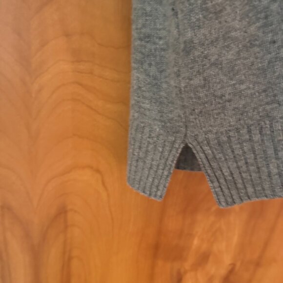 Judith & Charles Grey Shortsleeve Sweater - Picture 4 of 4